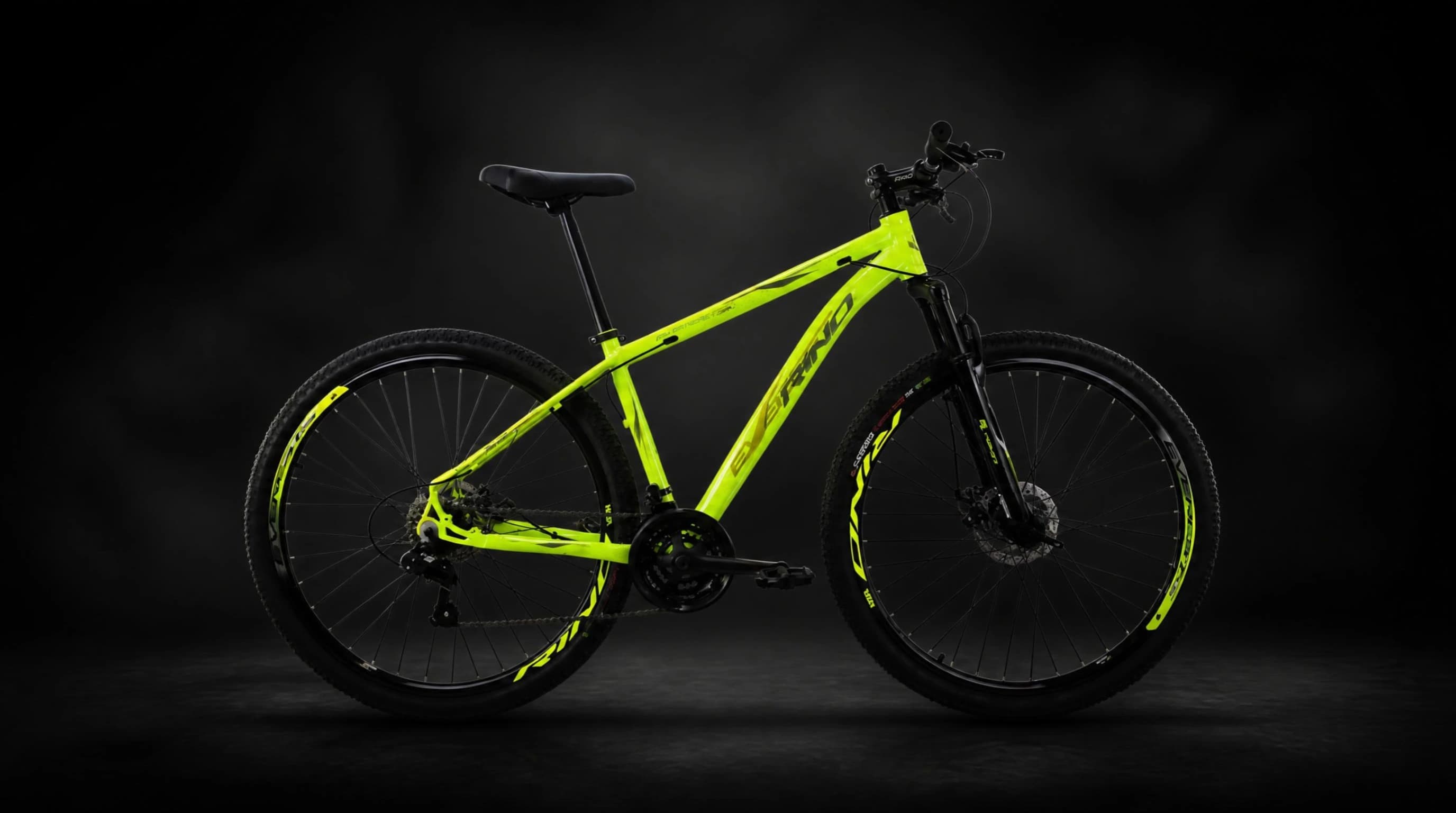 Bicicleta Rino Everest em uma trilha de montanha
